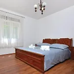 Awesome In With Private Swimming Pool, Be Inside Or Outside 스플리트