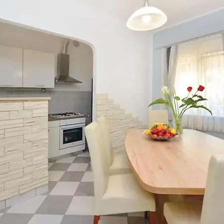 Awesome In With Private Swimming Pool, Be Inside Or Outside * スプリト